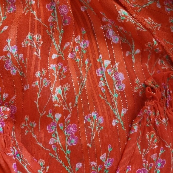 Rose + Olive Short Sleeve Metallic Thread Ruffle Sleeve Floral Print Blouse/Top - Picture 7 of 11